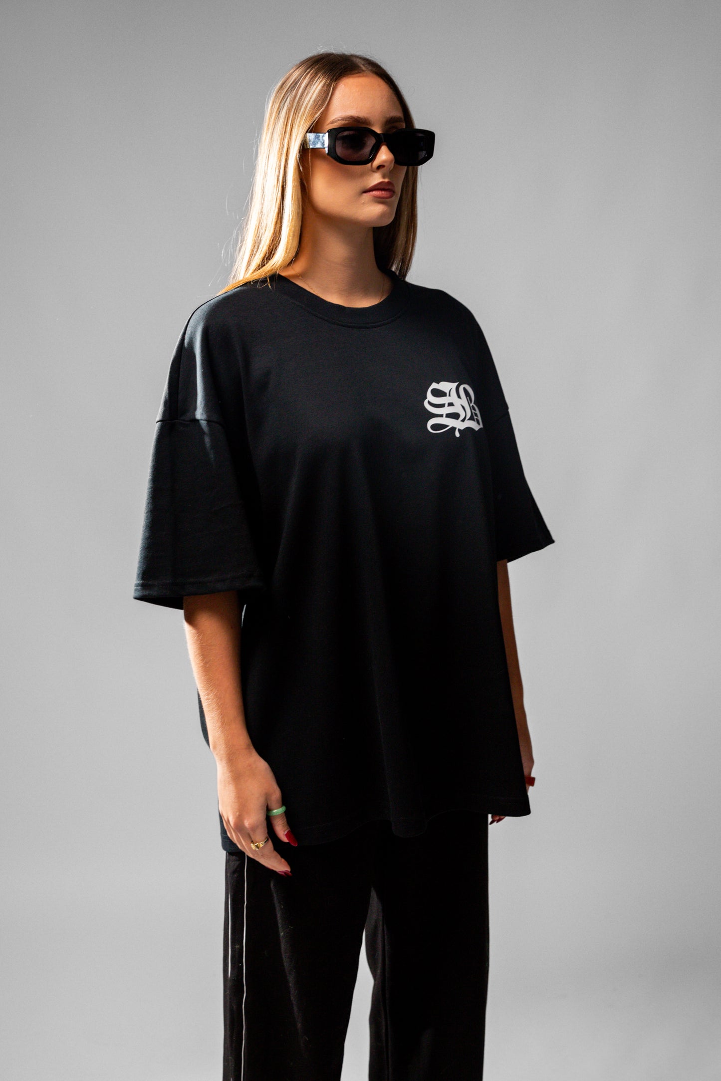 BLACK OVERSIZE T-SHIRT