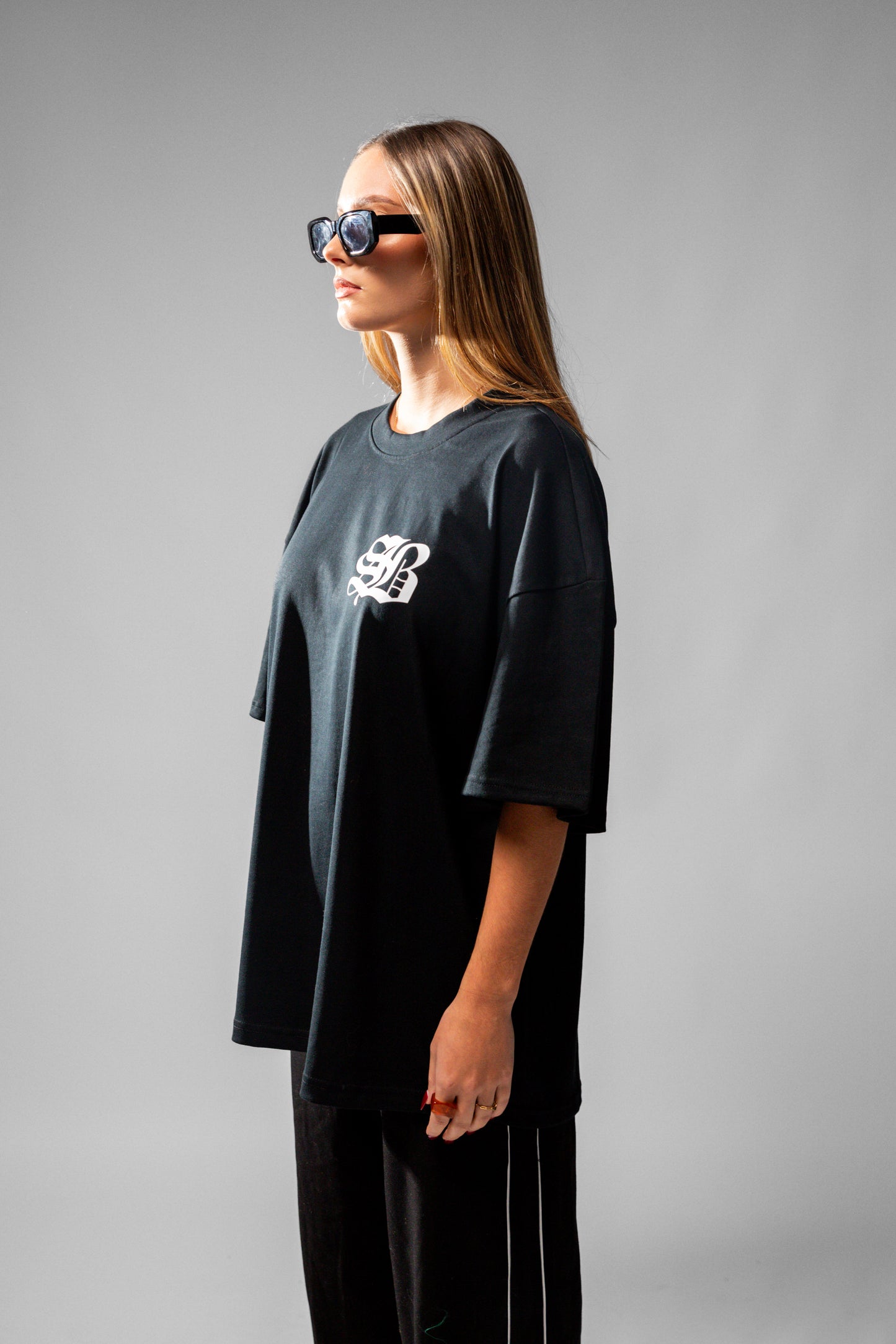 BLACK OVERSIZE T-SHIRT