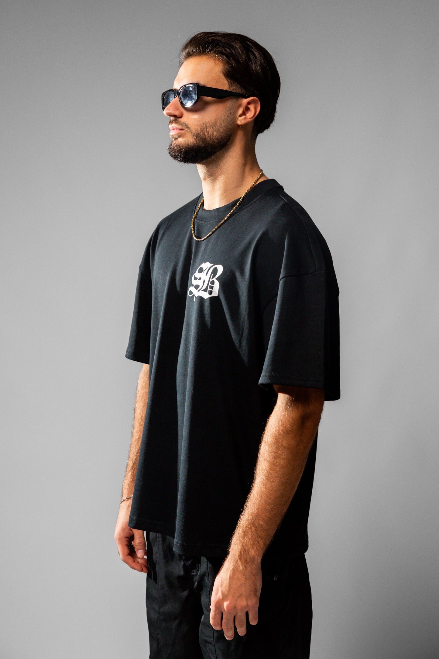 BLACK OVERSIZE T-SHIRT